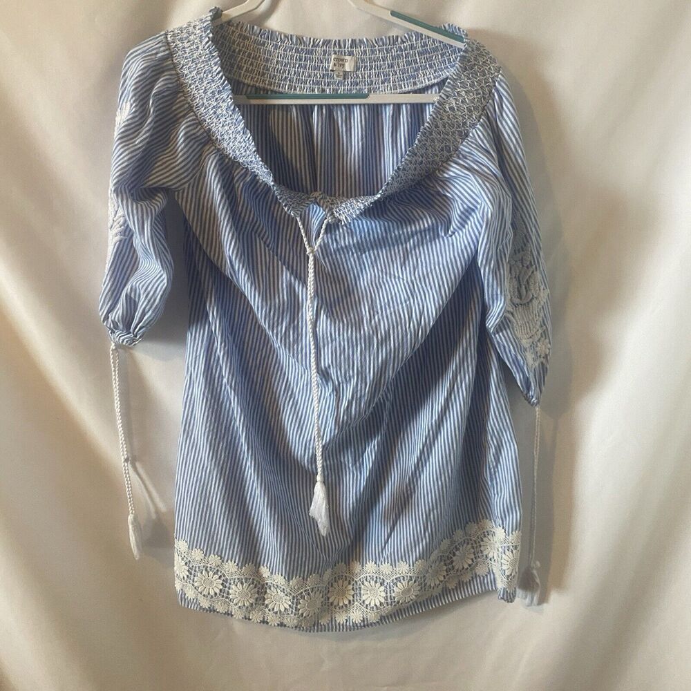 Crown & Ivy Blouse Womens L Blue White Boho Peasant Cotton Embroidered Top